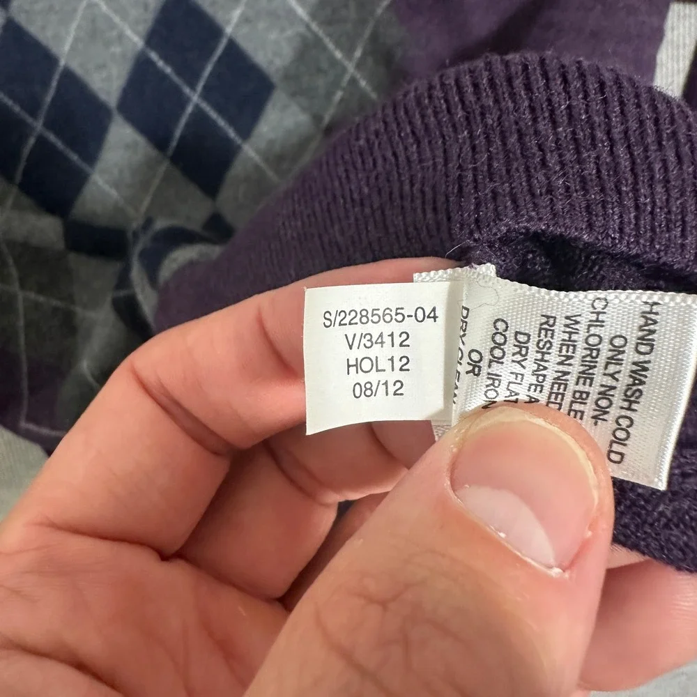 Banana Republic Argyle 100% Merino Wool V-Neck Sweater Purple Mens‎ Large